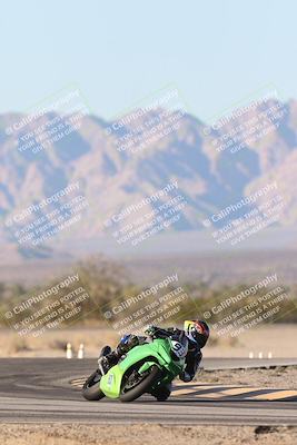 media/Dec-07-2025-CVMA (Sun) [[3e7d2de5dc]]/Race 16-Formula Middleweight/